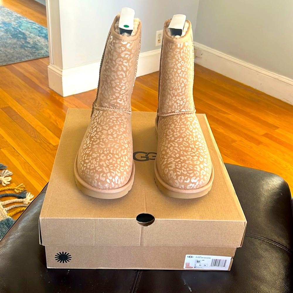 Ugg Classic Short Boot Snow Leopard size 11 NIB